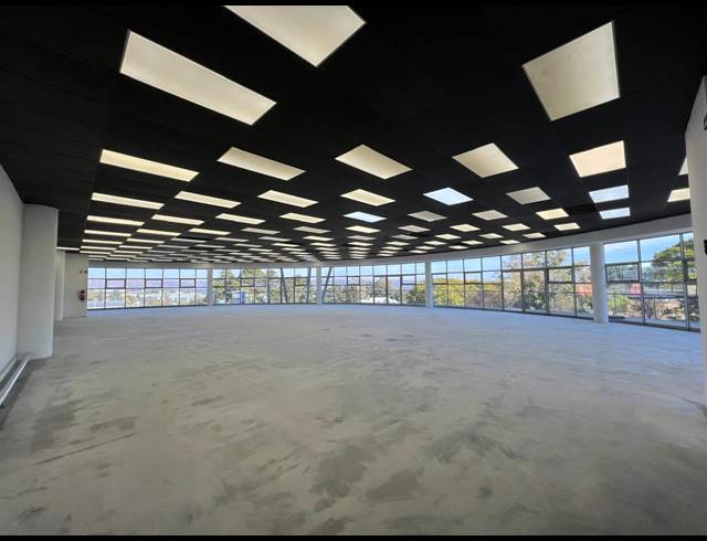 915M² WAREHOUSE TO LET IN LASER PARK